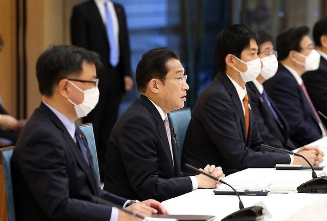 기시다 후미오 일본 총리는 지난달 19일 첫 ‘경제안보 추진회의’를 주재했다. 총리 관저 누리집 갈무리