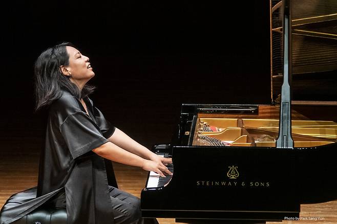피아니스트 임현정이 지난 5월 서울 예술의전당에서 프란츠 리스트의 ‘초절기교 연습곡’을 연주하고 있다. 다나기획사 제공
