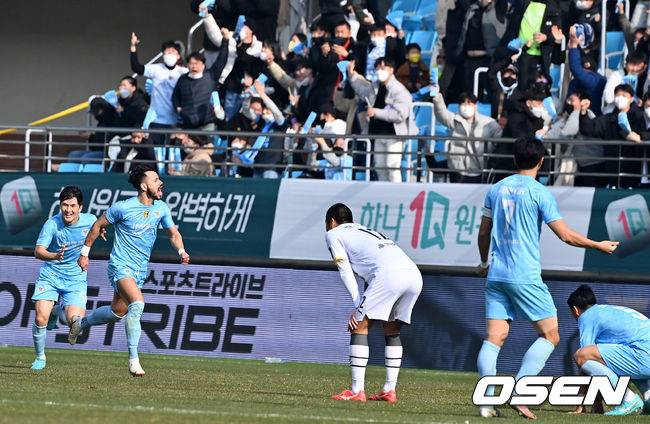 [OSEN=대구, 지형준 기자]전반 대구 세징야가 동점골을 성공시키며 기뻐하고 있다. 2021.12.11 /jpnews@osen.co.kr