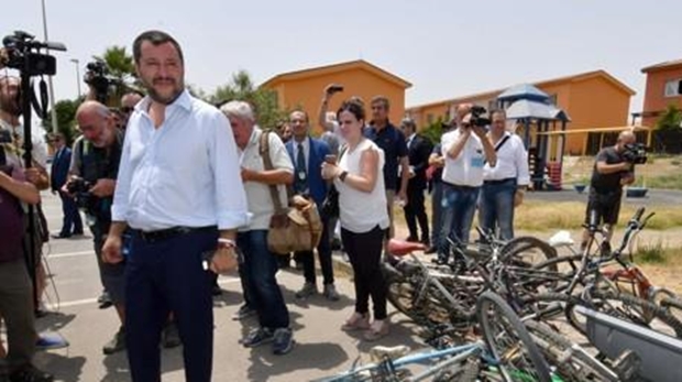 실제로 2019년 당시 마테오 살비니 이탈리아 내무장관은 유럽 최대 규모의 미네오 난민수용소를 공식 폐쇄하는 등 강경 정책을 펼쳤다./EPA연합뉴스