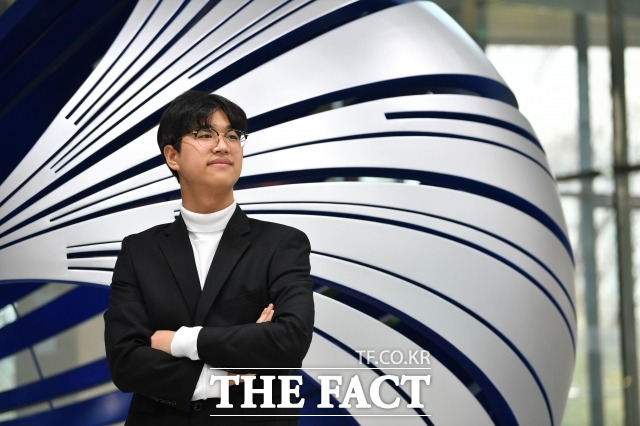 정인 군은 "당에 고학력, 대기업 출신의 누군가를 영입해 당의 주요 직책을 맡긴다고 2030 세대가 느끼는 소외감과 고민거리가 해결될 수 없다. 당사자의 마음을 헤아리지 못한 채 '청년 인재'만 외부에서 영입한다고 당이 잃어버린 청년층의 지지를 회복할 순 없을 것"이라고 외부 인재 영입의 구태를 비판했다. /남윤호 기자