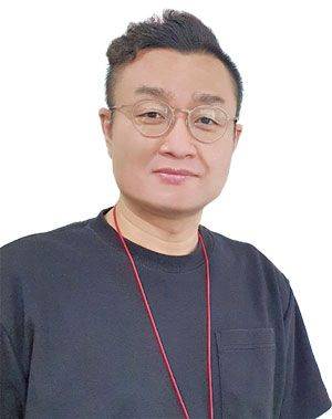 진호 롯데홈쇼핑 디지털사업부문장.  연세대 정치외교학, 연세대 경영전문대학원(MBA), 전 롯데홈쇼핑 DT부문장, 전 롯데백화점 옴니채널팀장