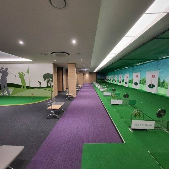 신축 아파트 단지에 적용된 골프연습장 시설 전경.