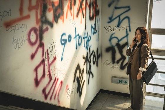 '지옥'과 같은 오리지널 콘텐트를 보기 위해선 구독을 해야한다. 이런 특성으로 인해 최근에는 '쪼개서 팔기' 등 새로운 현상이 생기고 있다. [사진 넷플릭스]