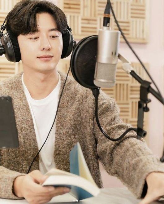Actor Lee Ji-hoon announced his current status through photos; he also boasted a warm appearance in his daily life.Lee Ji-hoon posted two photos on his instagram on the afternoon of the 14th, saying, I read a good article of the actor writer.Lee Ji-hoon participated in the audio book of the essay Im tired or I dont like anything. The audio book is a high-quality sound book made by actors and voice actors with special sound effects.Only selected works on the market are completed with their own production.The fans commented, I already heard last night and left a review, I will listen, and I have to listen to honey voice every day.The photos released show that they are participating in the recording at the booth.Meanwhile, Lee Ji-hoon has been cast as the Main actor of the new IHQ drama $ponsor and has finished filming and is about to be broadcasted in February 2022.Lee Ji-hoon SNS