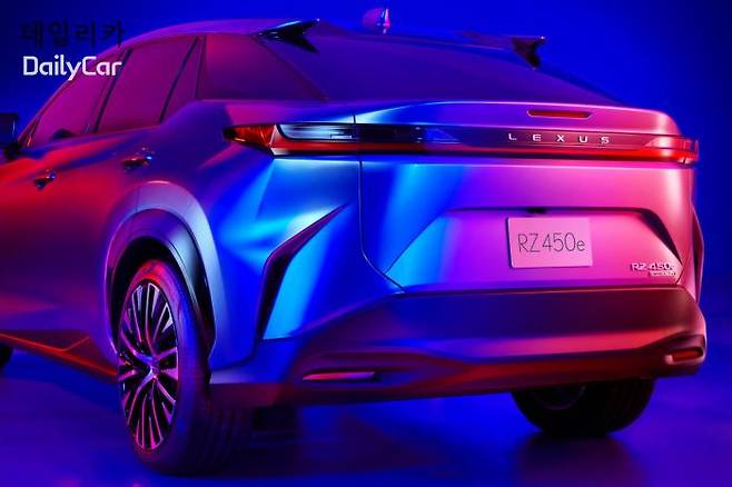 렉서스 RZ 450e 순수 전기차