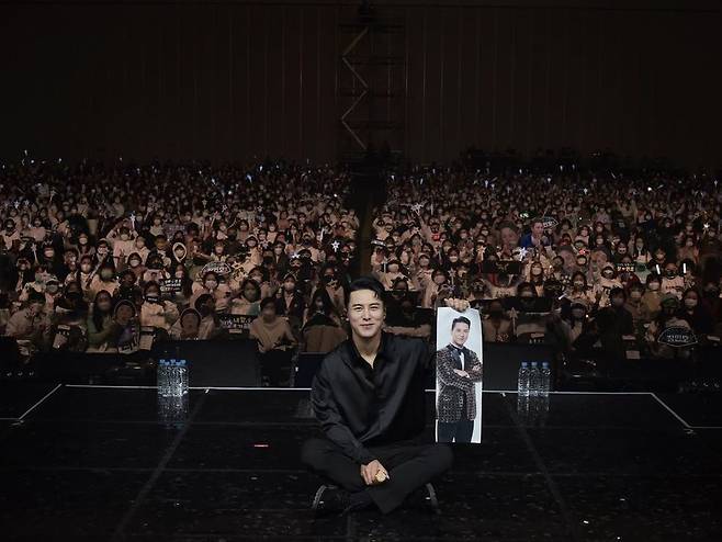 Singer Jang Min-Ho gave his impression that he finished his first solo concert nationwide tour.On December 17, Jang Min-Ho wrote in his instagram, The first solo concert drama on the national tour. Seoul Busan Daegu Incheon Seongnam Changwon.We will be together again when we are good on a good day. He also added a hashtag called I will be a good day soon, come on and pledged to meet with fans next.Jang Min-Ho announced the start of 2021 Jang Min-Ho solo concert tour - drama at the Olympic Hall of Seoul Olympic Park in October.The final decision was made to cancel the remaining Suwon FC and Seoul performances in order to cooperate with the governments collective event restraint guidelines and local governments cultural and sports facilities to prevent the spread of Corona 19.On the other hand, Jang Min-Ho is appearing on KBS 2TV Godfather, TV Chosun Golf King 2 and Tuesday is good at night.