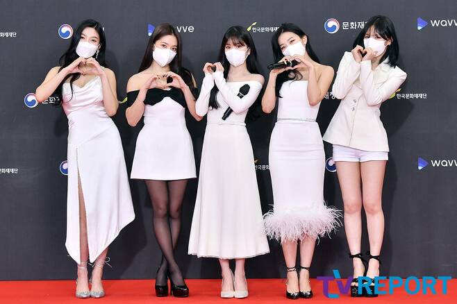 Group Red Velvet is attending the RED carpet of the 2021 KBS KPop Festival held at KBS Hall in Yeouido, Yeongdeungpo-gu, Seoul on the afternoon of the 17th.Meanwhile, the KPop Festival will be broadcast live on KBS2TV from 8:30 pm today (17th).