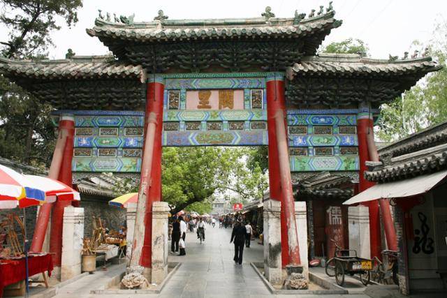 공자의 고향인 취푸의 '궐리' 패방. Ⓒ최종명