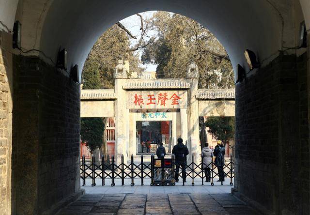 취푸 공묘의 '금성옥진' 패방. Ⓒ최종명