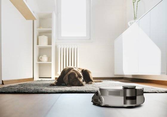 삼성전자가 4월 출시한 '비스포크 제트 봇 AI'는 부재 시 로봇청소기와 스마트싱스 앱을 통해 반려동물을 돌볼 수 있다. [사진 삼성전자]