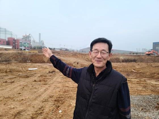 지난 16일 공군승 성림첨단산업 대표가 내년 상반기 대구 달성군 테크노폴리스에 들어설 국내 첫 희토류 영구자석 공장 부지를 소개하고 있다. 대구=김영주 기자