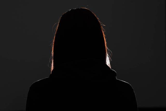 실업 육상팀 코치 양정희씨는 같은 팀의 남자코치로부터 두 차례 성추행을 당했다. 양씨는 피해 사실을 속으로만 삭이다가 제자마저 가해자에게 성폭력을 당하자 그를 고소했다. 양씨의 뒷모습을 촬영한 뒤 어둡게 처리했다. 서재훈 기자