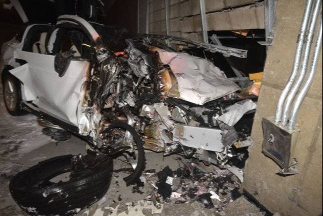 지난해 12월 9일 서울 용산구 한남동 한 고급주택단지 지하 2층 주차장에서 발생한 테슬라 모델X 차량 사고 현장. 용산소방서 제공