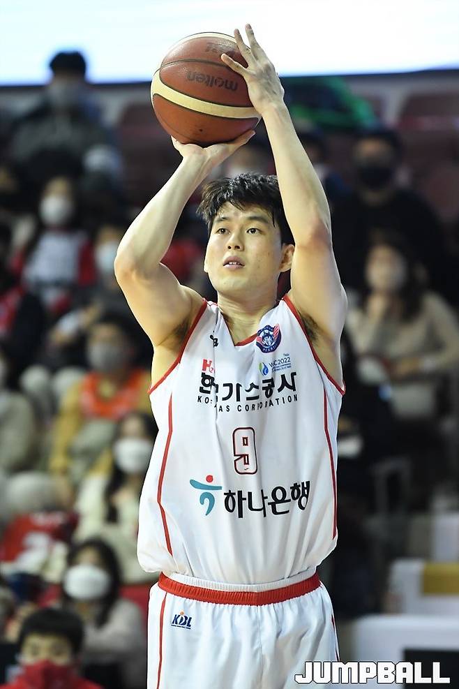 ▲ 한국가스공사 전현우는 4쿼터 초반 3점슛을 성공하며 추격을 불씨를 당겼다.