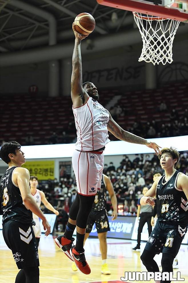 ▲ 알렉산더의 79-79 동점을 만드는 덩크.