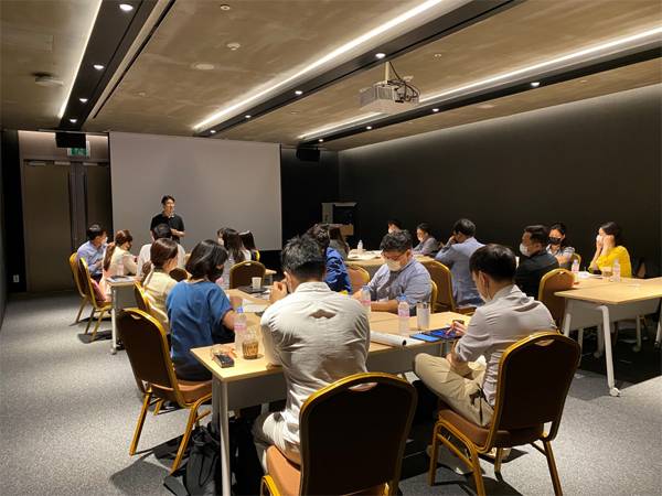 코어 비즈니스 코칭 교육을 받고 있는 한국암웨이 직원들. 올해 60여 명이 (사)한국코치협회 코치 자격인증시험에 최종 합격했다. [사진 제공 = 한국암웨이]