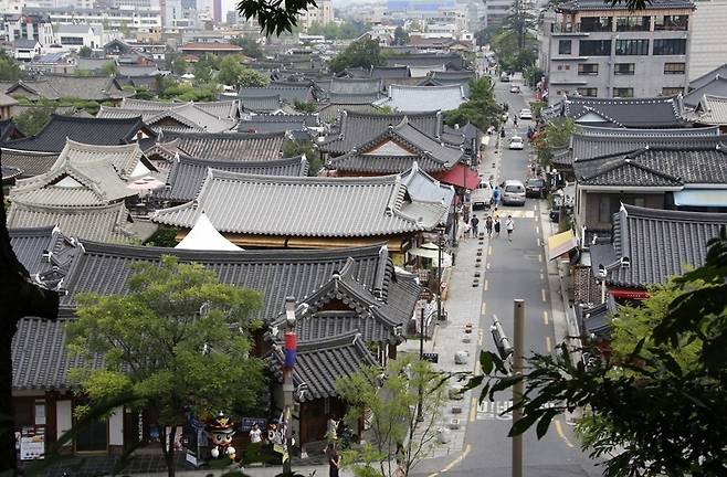 문화체육관광부는 지난 17일 열린 '동아시아 문화도시 선정 심사위원회'를 통해 전주시를 '2023년 동아시아 문화도시'로 선정했다. 전주 한옥마을 전경 ⓒ전주시 제공