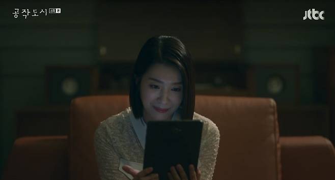 The precarious relationship between City Soo Ae and Kim Kang-woo has been a turning point.On JTBCs City of the Works broadcast on the 23rd, a picture of Kim Kang-woo, who finds Ring hidden by Jae Hee, was drawn.On this day, Kim Mi-sook told Jae Hee that your decision is to use this for jo gang-hyeun, he said, I see a video of the lord who is assaulted by the civilian line (Baek Ji-won).He then invited Jae Hee to a meeting of the wives of the political and political parties and advised, It would be better to make these women on your side.As a result, Jae Hee, who attended the meeting with Han Sook and her wife, Yerin, who is the inner daughter of gang hyun, snorted at Ji Young (Nam Ki-ae) who did not want to be in one place with her fundamental wife.Did you forget why you were here today?I joined the jo gang-hyun to try to break down, and a man with a family made a marriage out of his house and sat down like a master in a house without a lecture. Ji Young responded, How can that be the same? But Jae Hee dismissed the documents to his wives, saying, I can not help it because you do not understand.It contained corruption, including indecent assaults on the affair committed by her husbands.Nolan Ji-young said, Can you do this between the same women? Is it different from us? Jae Hee said, You can treat me as the same woman.I can help you if you treat me as the same woman, so I can never do this again.On the other hand, as Ji-young said, Jae Hee is also suffering from her husbands habitual affair. On this day, Jun-hyuk also found an office without Jae Hee and formed a strange air current.At that time, the main character (Kim Ji-hyun), who feels a rivalry to Jae Hee, got a picture of Jae Hee and Jung Ho (Lee Chung-ju) kissing and smiled at the conversion.At the end of the play, a picture of Junhyuk, who is looking for Ring with JH initials and is angry, was drawn, raising questions about the development.