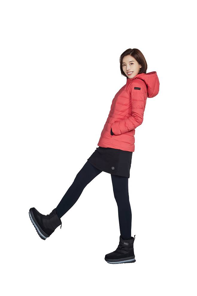 치마와 일체형으로 제작된 레깅스인 ‘치깅스’도 따뜻한 겨울용이 나왔다. 마운티아 제공