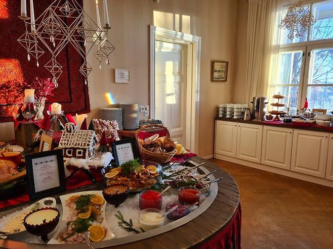 핀란드 최고의 크리스마스 만찬을 즐길 수 있다는 크라피호비(Krapihovi) 레스토랑의 모습.