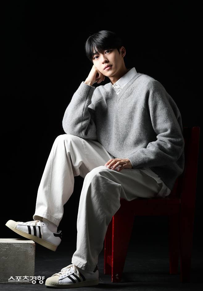 JTBC 드라마 ‘구경이’에 출연한 배우 백성철이 ‘스포츠경향’과 인터뷰에 앞서 포즈를 취하고 있다. 사진 정지윤 선임기자