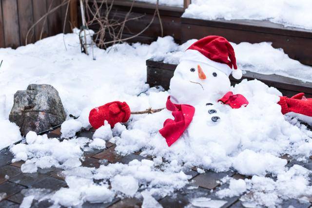 다른 사람이 만든 눈사람을 의도적으로 부수는 행위가 올해 초에 이어 또 논란이 되고 있다. 게티이미지뱅크