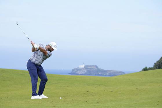 람의 간결한 백스윙. [AP]