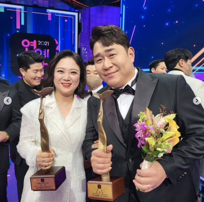 Kim Sook reveals touching episode with Mun Se-yunGag Woman Kim Sook has attracted attention by unveiling a time with Mun Se-yun, who won the Grand Prize at 2021 KBS Entertainment Grand Prize.On the 26th, Kim Sook posted several photos on his SNS with the article It has been 20 years since I met Seyun Lee.The two in the public photos are delighted with their trophies.Kim Sook said, Both of them have moved their agency since the hard times, and they have not been able to perform together, but they have shared the cost of the event, and there were many joys and sad things. It is the best joy to receive the Grand Prize at the kbs entertainment Grand Prize.I am more tearful than Seyun who received the Grand prize because I saw 20 years of trying to do my best in the given work even in a difficult environment.I really congratulate you  and congratulated Mun Se-yuns Grand Prize Awards.On the other hand, Mun Se-yun in 2021 KBS Entertainment Grand Prize attracted attention by mentioning gag woman Kim Sook among the awards testimony.Kim Sook SNS