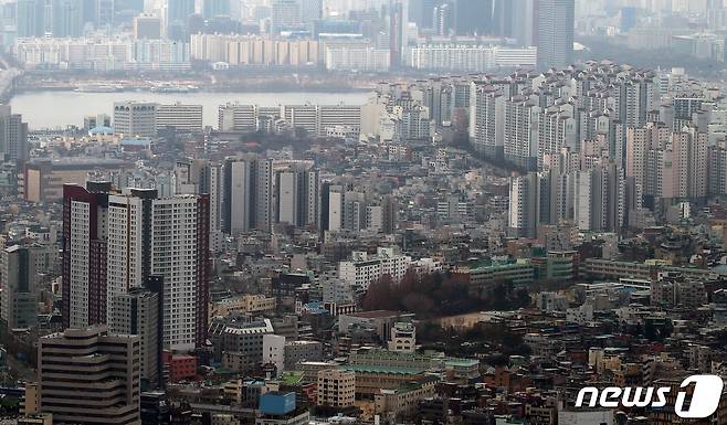 서울 아파트 단지의 모습(자료사진) 2021.12.14/뉴스1 © News1 김진환 기자