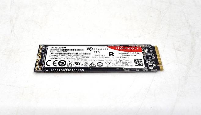 씨게이트 아이언울프 525 M.2 NVMe SSD
