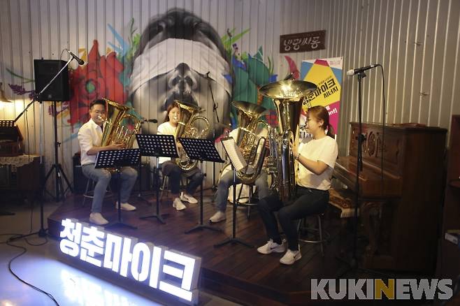 순창 방랑싸롱에서 열린 청춘마이크 공연. 힙컬 제공