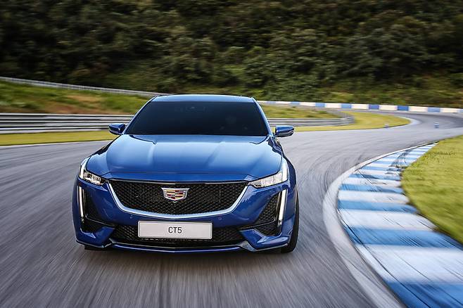 캐딜락 CT5.