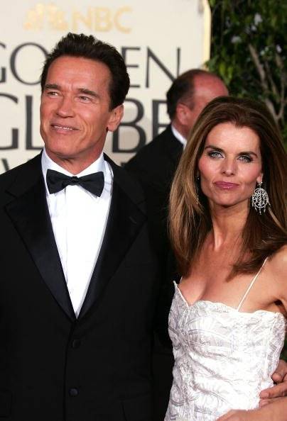 '아놀드 슈워제네거, 마리아 슈라이버' BEVERLY HILLS, CA - JANUARY 16: Governor Arnold Schwarzenegger and wife Maria Shriver arrive at the 62nd Annual Golden Globe Awards at the Beverly Hilton Hotel January 16, 2005 in Beverly Hills, California. (Photo by Carlo Allegri/Getty Images)
