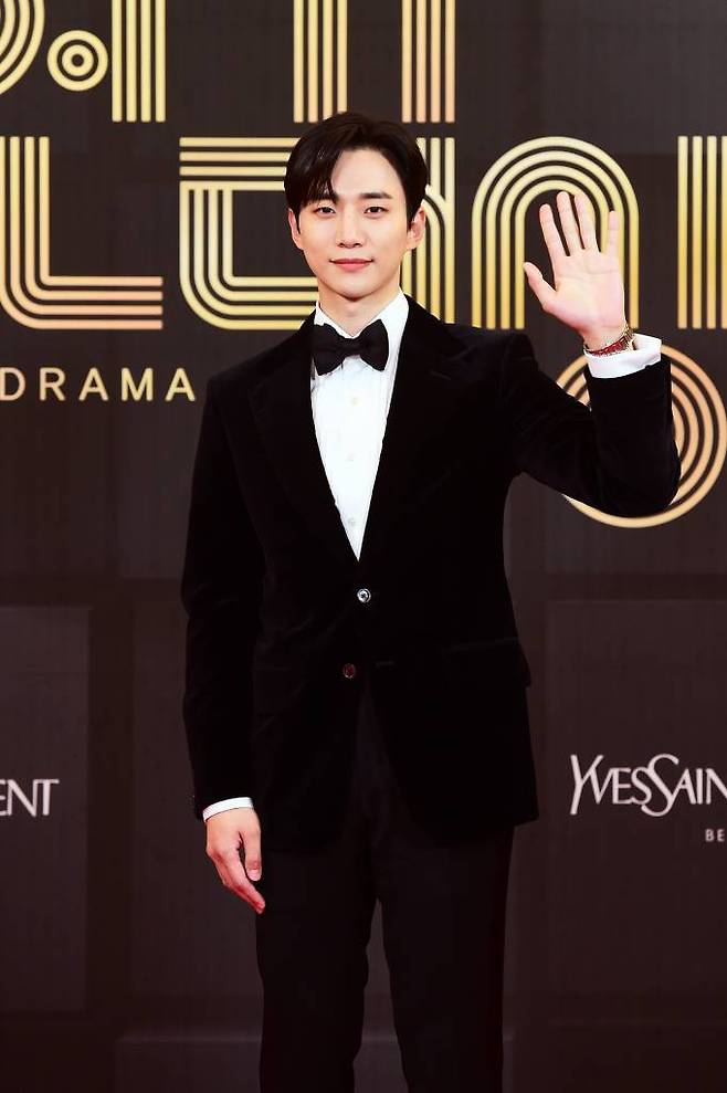 배우 이준호가 30일 오후 비공개로 진행된 2021 MBC 연기대상 레드카펫 행사에 참석해 포즈를 취하고 있다. /사진제공=MBC 2021.12.30 /사진=이동훈 기자 photoguy@