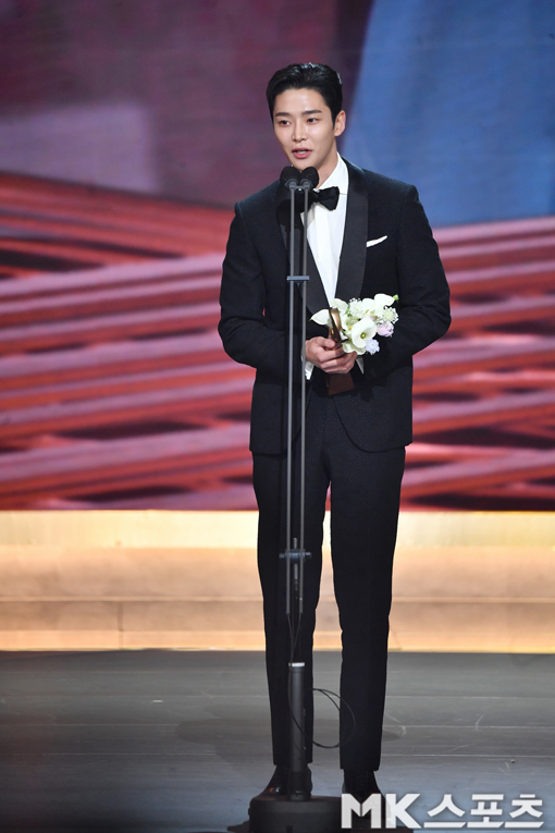 On the afternoon of the 31st, 2021 KBS acting Grand prize ceremony was held at Yeouido KBS.RO WOON won the mens rookie award.Photo: KBS Provision