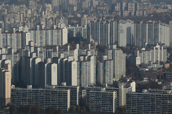 서울 여의도 63빌딩 전망대에서 바라본 아파트 밀집지역. 뉴스1