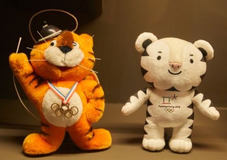 우리나라의 상징으로 여겨지는 호랑이는 두 번의 올림픽에 모두 마스코트로 활약했다. 88서울올림픽의 호돌이(왼쪽)와 평창올림픽 수호랑.