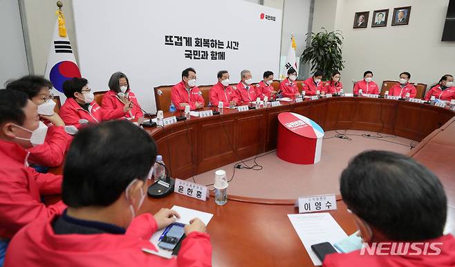 [서울=뉴시스] 최동준 기자 = 김종인 국민의힘 총괄선대위원장이 3일 서울 여의도 국회에서 열린 중앙선거대책위원회의에서 발언하고 있다. (공동취재사진) 2022.01.03. photo@newsis.com