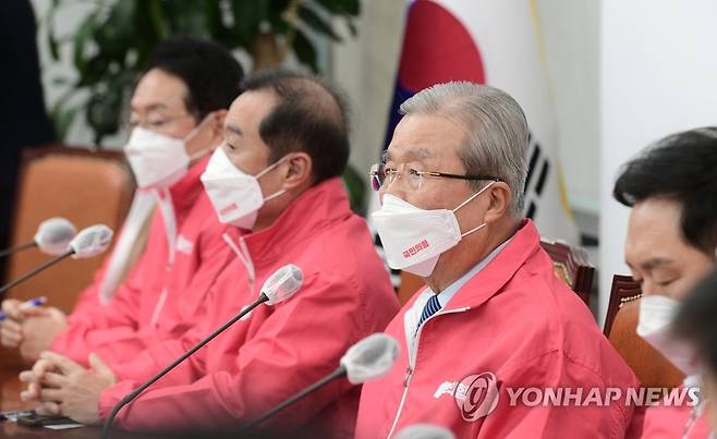 국민의힘 김종인 총괄선대위원장 (서울=연합뉴스) 하사헌 기자 = 국민의힘 김종인 총괄선대위원장이 3일 국회에서 열린 중앙선거대책위원회의에서 발언하고 있다. 2022.1.3 [국회사진기자단] toadboy@yna.co.kr