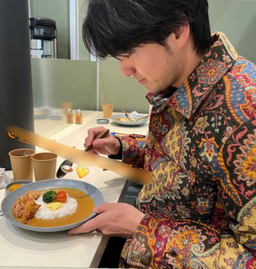 Actor Lee Jin-wook has delivered the routine.Lee Jin-wook posted a picture on his Instagram story on the 4th.Lee Jin-wook, who is going to visit a restaurant in the public photo and eat, is shown.Meanwhile, Lee Jin-wook is currently appearing on TVN Saturday Drama Irreplaceable You Sal.Photo: Lee Jin-wook SNS