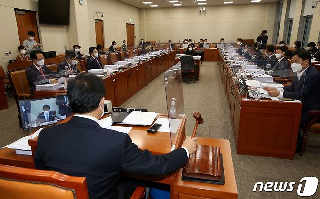 국회 기획재정위원회 전체회의./뉴스1 © News1 구윤성 기자