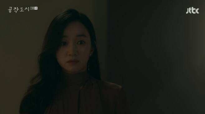 Soo Ae is appalled by the reality of Lee E-DamIn JTBCs City of the Works broadcast on the 5th, the picture of Jae Hee (Soo Ae), who is greatly shocked by the past history of Lee Seol (Lee E-Dam) and Kim Kang-woo, was drawn.Jae Hee, who was sick with Junhyuks video problem, resented Han Sook (Kim Mi-sook) for the cancellation of Junhyuks appointment as senior minister for civil affairs because of his past behavior.I do not understand my mother, why does she have everything like her mother?Han Sook said, No. I hated it. The maiden had a baby. She married the driver of the house to report her birth.I did not know the speed of others and I wanted to lose the enthusiasm for being a wealthy son-in-law. Nevertheless, when he accepted Phil as a husband, he said, I kept it, because I was a single mother, and I was self-contained by the men who treated me hard and harassed me overnight.Whats the matter with everyone elses eyes, your mind is important, said Junhyuk, and Jae Hee said, Whats the matter with your mind, thats all. You tell your father.I can not help but say that I do not want to re-spatter my child. However, Junhyuk warned Han Sook, not Phil, Do not make me a puppet in the future, and ask for permission first when I need it.To Jae Hee, Junhyuk said, Are men a little pathetic? How can the smartest and most talented people not control it rationally?Shes just her wife, and thats what other women do, and shes just filling up the cumbersome needs.On the other hand, on the same day, a mail arrived to Jae Hee under the title of The Reality of Lee Seol, and it contained Lee Seol, who worked in the bar in the past, and Junhyuk, who knew him.At the end of the drama, Lee Seol and Junhyuks skinship was fade to black and the shocked Jae Hee was drawn, and I was curious about the development afterwards.