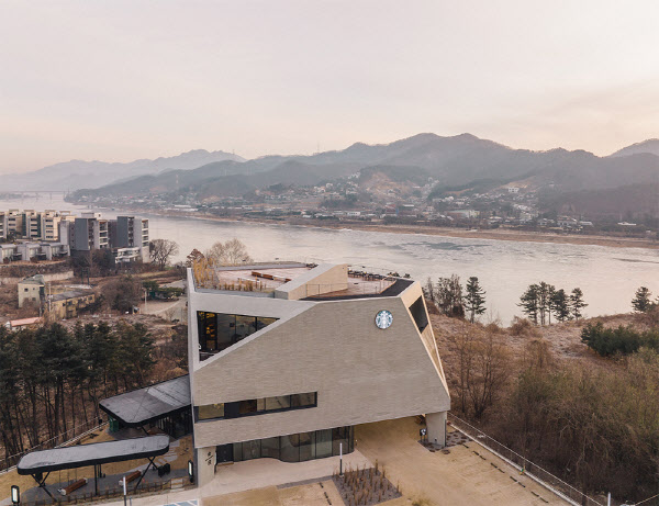 이달 7일 경기 남양주시 화도읍에 오픈하는 스타벅스 ‘더북한강R점’ 모습.(사진=스타벅스코리아)
