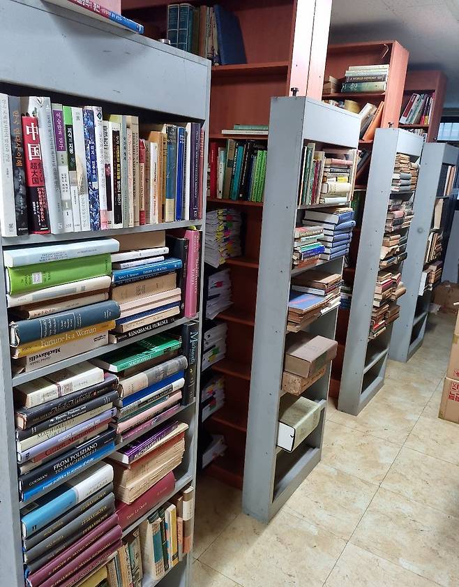 서울 서초동 예술의전당 인근 주택가 가운데 있는 노재봉 전 국무총리의 개인 연구실은 작은 도서관이다./송의달 기자