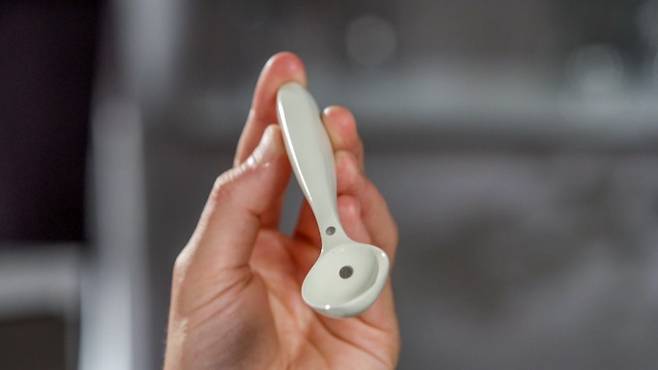 미국 스타트업 ‘스푼테크’은 5~7일까지 열리는 세계 최대 정보통신(IT) 가전 전시회인 ‘CES(소비자가전전시회) 2022'에서 음식의 맛을 향상시켜주는 숟가락 기술을 공개했다. 스푼테크&nbsp;제공