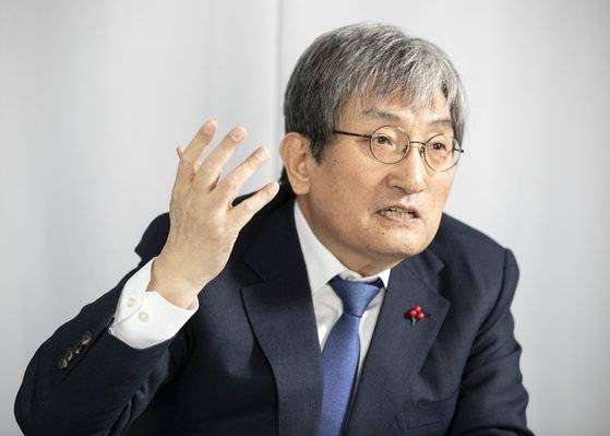 노영민 전 청와대 비서실장이 5일 서울 여의도 자신의 사무실에서 중앙일보와 인터뷰를 가졌다. 김현동 기자