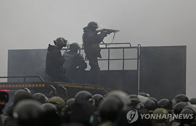 카자흐, 사상자 급증…정부 ′조준사살 허가′ 초강경 대응