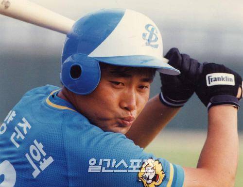 프로야구 40주년 올스타 설문에서 외야수 한 자리를 차지한 양준혁. 그는 삼성의 등 번호 10번 대선배 장효조와 함께 올스타 명단에 이름을 올려 그 의미를 더했다. IS 포토