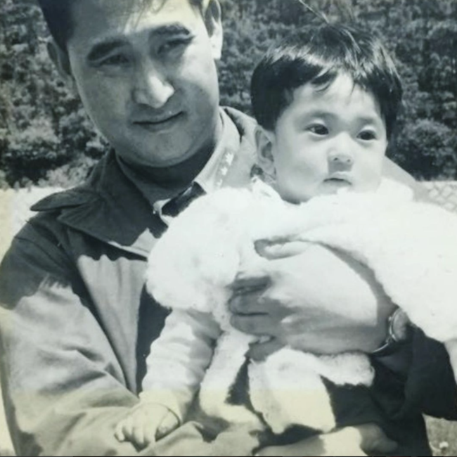 Shin Hyun-joon has released a photo with her father.On the 9th, Shin Hyun-joon told his SNS, I will make many good memories for children like my father. Thank you, FatherI want to see it. I love you. In the photo, the picture of the father holding the young Shin Hyun-joon and Shin Hyun-joon in his arms attracts attention.Shin Hyun-joon, who has won three children over the age of 50, is expected to be new to my resemblance to my father in the photo.The fans who saw it responded, It gets hot for some reason.Meanwhile, Shin Hyun-joon marriages his beautiful cellist wife, who is 12 years younger in 2013, and has two sons and one daughter.In 2016, he gathered his first son Min Joon-gun, his second son Ye Jun-gun in 2018, and his third daughter, Shin-dong at the age of 54 last year.Shin Hyun-joon SNS